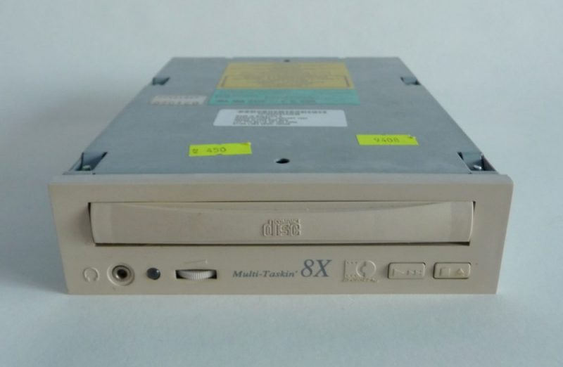 Pengertian CD-ROM dan DVD-ROM